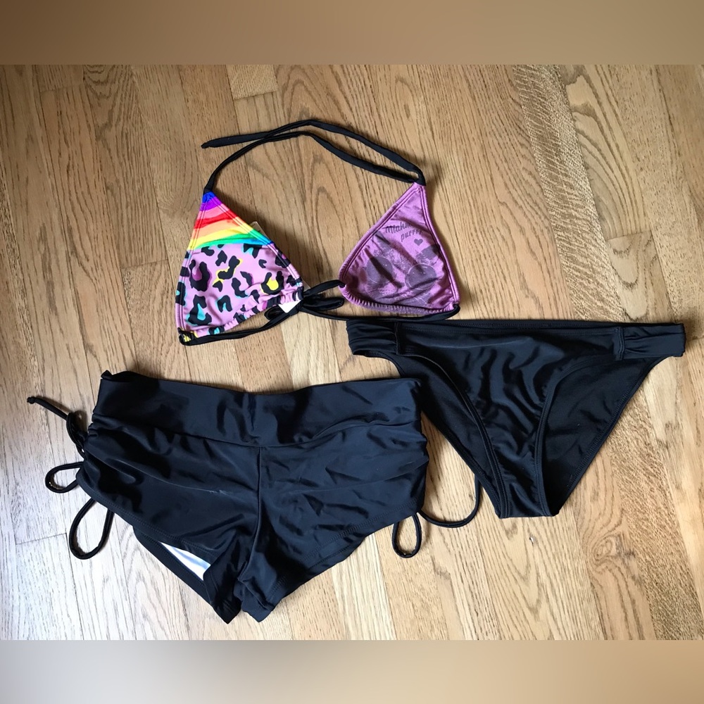 3 piece fun bikini bundle M triangle top NWT with two styles of L bottoms EUC